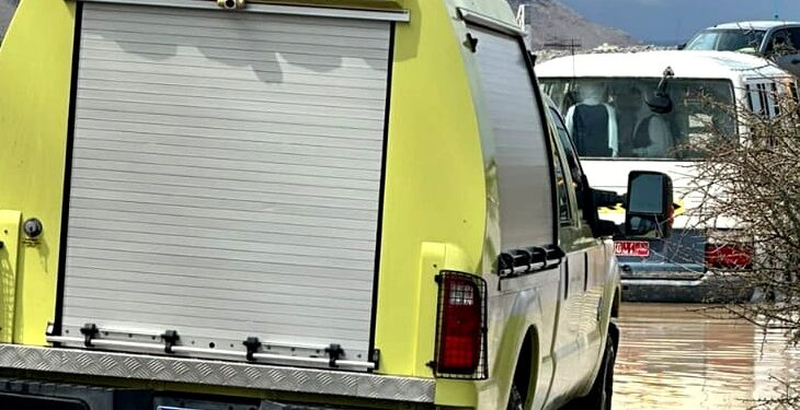 بلاغ حول تعطل حافلة مدرسية وبها “2l” طالب في تجمعات مائية ⁧‫بنزوى‬⁩