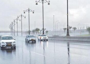 مؤشرات أولية بتأثر أجواء سلطنة عمان بأخدود من منخفض جوي