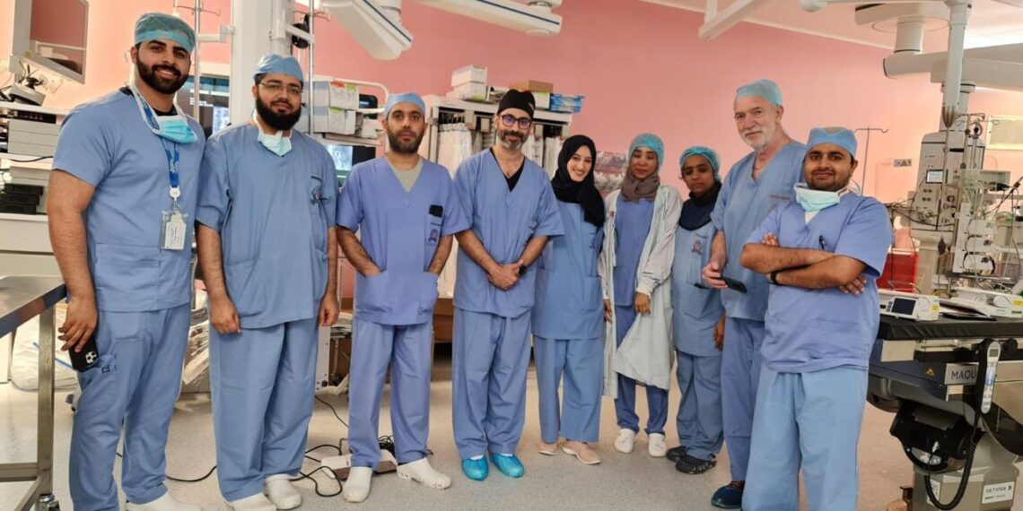 المستشفى السُّلطاني يتمكّن من علاج مريض عبر تقنية متقدمة