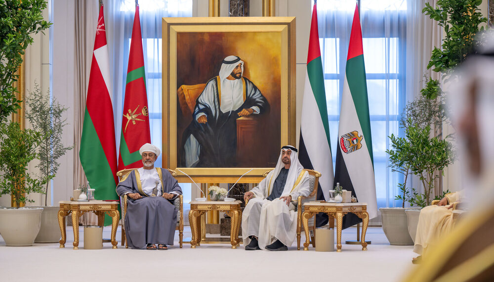 رئيسُ دولة الإمارات يُقيم مأدبة غداء خاصّة تكريمًا لجلالةِ السُّلطان 1 رئيسُ دولة الإمارات يُقيم مأدبة غداء خاصّة تكريمًا لجلالةِ السُّلطان