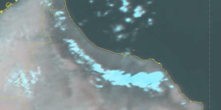 ظهور نشاط السحب الركامية على أجزاء من جبال الحجر 1 ظهور نشاط السحب الركامية على أجزاء من جبال الحجر