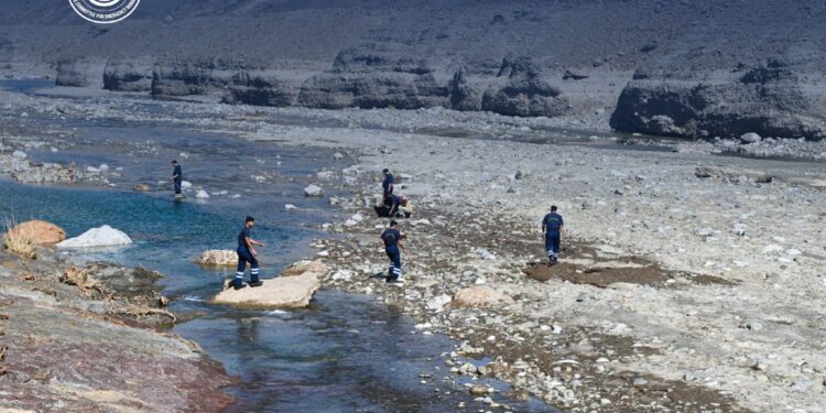 استمرار الجهود للبحث عن المواطن الإماراتي المفقود في مجرى وادٍ بضنك