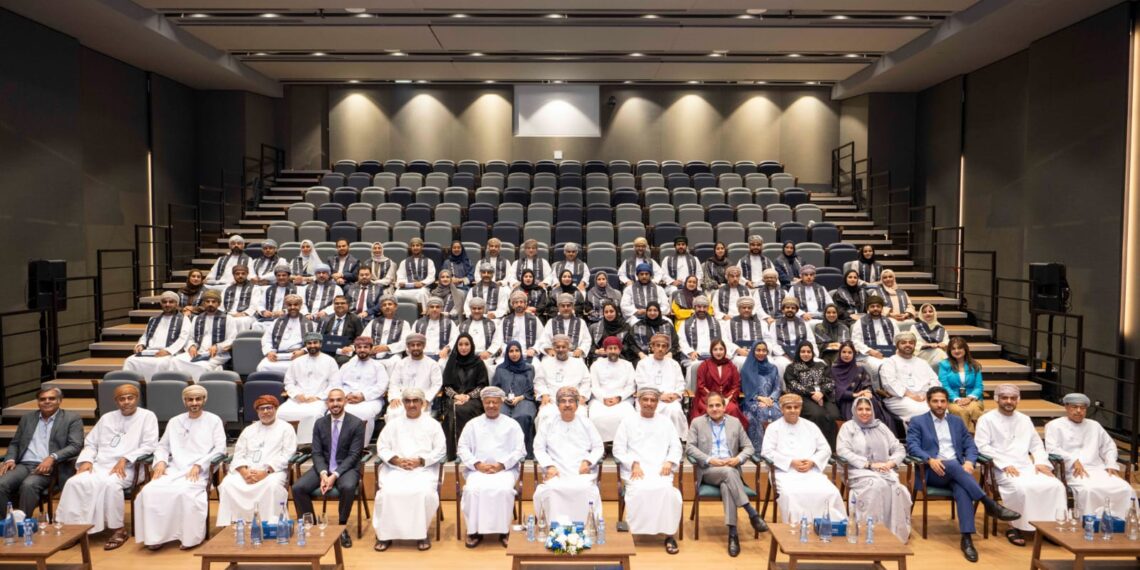 بنك عُمان العربي يحتفل بتخريج الدفعة الأولى من برنامج القيادات “رواد العربي”