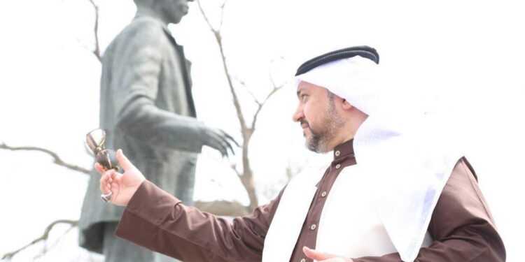 وعلى رمال الخليج.. جلس الغريب يسرح البصر 1 وعلى رمال الخليج.. جلس الغريب يسرح البصر