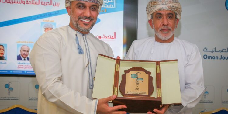 جمعية الصحفيين العمانية تنظم جلسة حوارية بعنوان “الصحافة العُمانية بين الحرية المتاحة والتشريعات المنظمة”