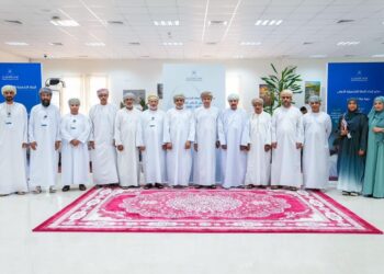 أعضاء من جمعية الصحفيين يزورون مختبر إعداد الخطة التشغيلية الأولى للمجلس الأعلى للقضاء