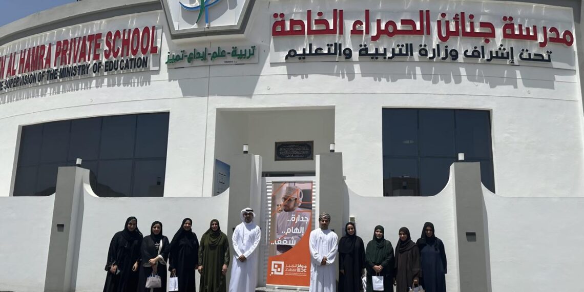 فريق مركز الزبير لتطوير المؤسسات يزور مدرسة جنائن الحمراء في ولاية الحمراء