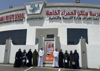 فريق مركز الزبير لتطوير المؤسسات يزور مدرسة جنائن الحمراء في ولاية الحمراء