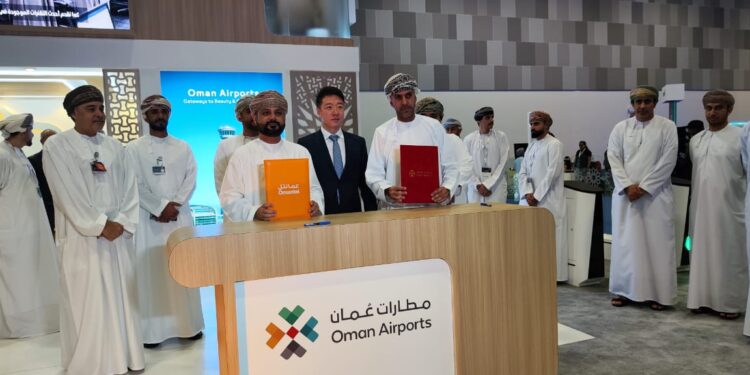 “مطارات عُمان” توقع اتفاقية شراكة مع شركة “عمانتل” لتوفير خدمة “واي فاي 7” 1 “مطارات عُمان” توقع اتفاقية شراكة مع شركة “عمانتل” لتوفير خدمة “واي فاي 7”