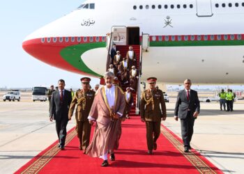 جلالة السُّلطان المُعظم يعود إلى أرض الوطن