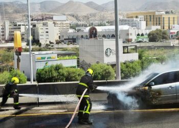 إخماد حريق شب في مركبة بالقرم