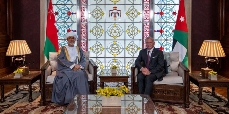ملك الأردن يُقيم مأدبة عشاء رسميّة لجلالة السلطان المعظم