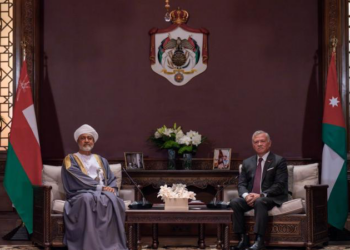 جلالة السلطان يلتقي بملك الأردن بمقر إقامته بقصر الندوة بالعاصمة ⁧‫عَمّان