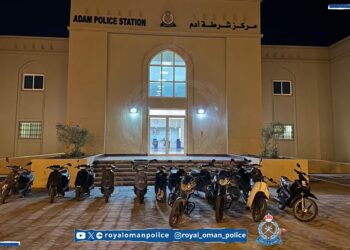 ضبط 77 دراجة نارية و إيقاف 33 شخصًا خالفوا القواعد والأنظمة المرورية في نزوى