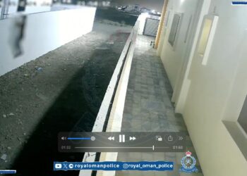 القبض على “3” أشخاص خربوا و سرقوا بعض المقتنيات من عدة منازل في العامرات