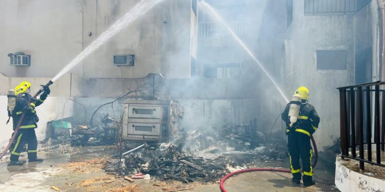 إخماد حريق شب في منزل ⁧‫ببوشر‬⁩ دون تسجيل إصابات