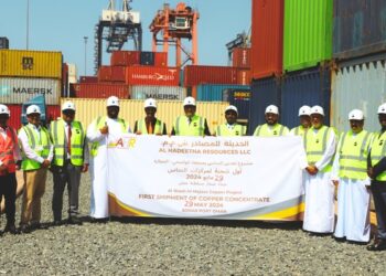 تصدير أول شحنة من مكثفات النحاس عبر ميناء صحار