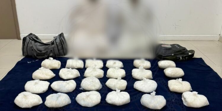 القبض على شخصين بحوزتهما 24 كيلوجرامًا من مخدر الكريستال