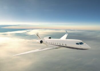 القطرية لطائرات رجال الأعمال تحتفي باستلام أول طائرة في العالم من طراز جلفستريم G700 في مدينة الدوحة