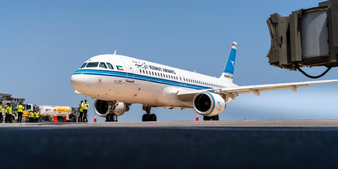 مطار صلالة يستقبل أولى الرحلات الجوية المباشرة في موسم خريف ظفار 2024 1 مطار صلالة يستقبل أولى الرحلات الجوية المباشرة في موسم خريف ظفار 2024