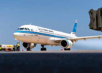 مطار صلالة يستقبل أولى الرحلات الجوية المباشرة في موسم خريف ظفار 2024