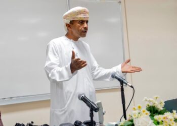 لجنة الصحفيين بمحافظتي الداخلية والوسطى وبالتعاون مع جامعة نزوى تنظمان ورشة تدريبية في “صحافة الموبايل”