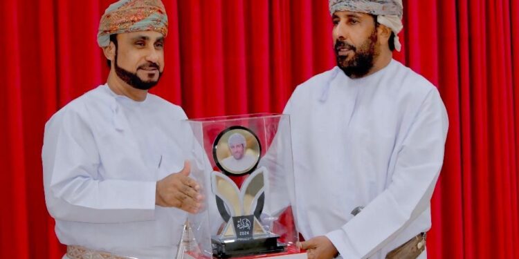 تكريم المتقاعدين والوظائف المعاونة والمنصات الإعلامية لعام ٢٠٢٤م 1 تكريم المتقاعدين والوظائف المعاونة والمنصات الإعلامية لعام ٢٠٢٤م