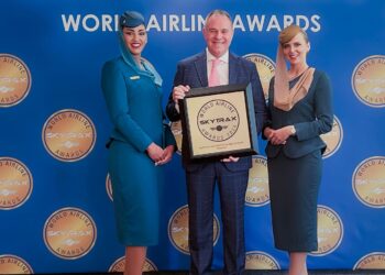 الطيران العٌماني يحصد جائزة “أفضل خدمة موظفين في الشرق الأوسط”