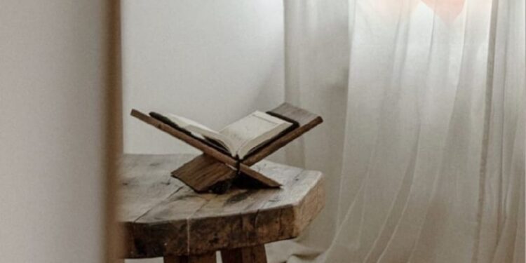 عُلِّمْنَا مَنطِقَ الطَّيْرِ”.. الإعجاز اللغوي والعلمي في سورة النمل