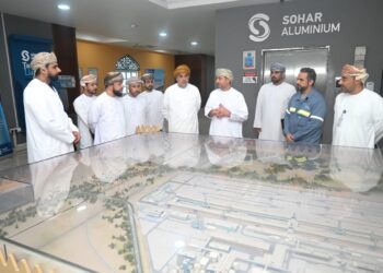 بحث إنشاء “مجمع صناعة الألمنيوم” في مدينة صحار الصناعية