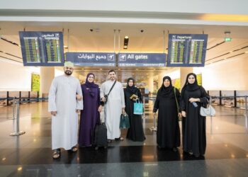 “مطارات عُمان” تودع ضيوف الرحمن من خلال تسهيل اجراءات السفر في مطاري مسقط الدولي وصلالة
