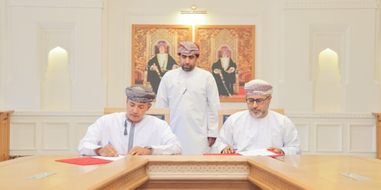 وزارةُ العمل توقّع على برنامج تعاون لتعزيز وتوظيف الكوادر الوطنية المؤهلة 1 وزارةُ العمل توقّع على برنامج تعاون لتعزيز وتوظيف الكوادر الوطنية المؤهلة