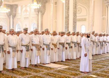 جلالةُ السُّلطان المعظم يؤدّي صلاةَ عيد الأضحى المبارك