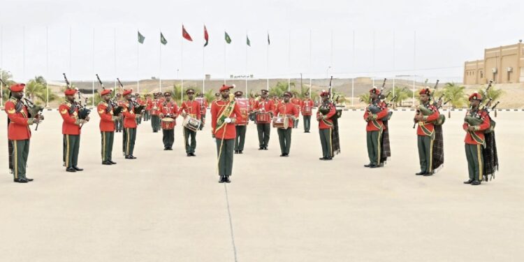 الجيش السلطاني العماني يحتفل بتخريج دفعة جديد من الجنود المستجدين بقوات الفرق