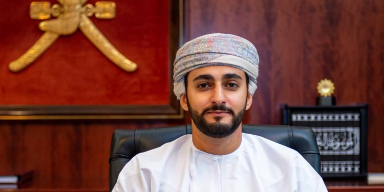 سمو السيد ذي يزين.. يطلق شارة البدء لتنفيذ برنامج “الانضباط العسكري” في ظفار