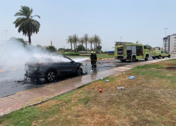 إخماد حريق شب في مركبة بمنطقة الصويحرة بصحار⁧‫
