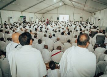 ضيوف “برنامج خادم الحرمين الشريفين” يشهدون خطبة يوم عرفة في مقار سكنهم
