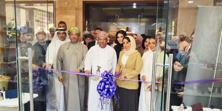 افتتاح مشروع لتصنيع مستحضرات التجميل والعناية الصحية في سلطنة عمان