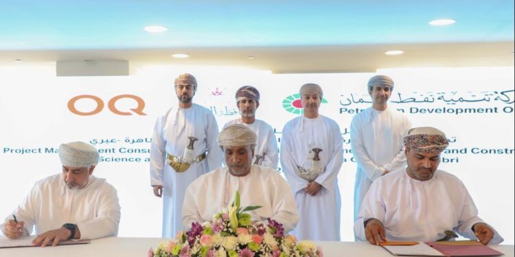 التوقيع على إنشاء مركز العلوم والابتكار بولاية عبري