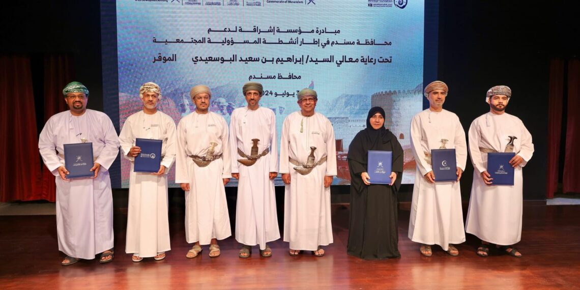 مؤسسة إشراقة من مجموعة كيمجي رامداس توقع اتفاقيات مشاريع اجتماعية في محافظة مسندم