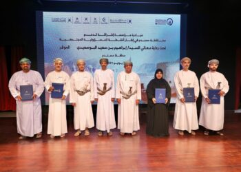 مؤسسة إشراقة من مجموعة كيمجي رامداس توقع اتفاقيات مشاريع اجتماعية في محافظة مسندم