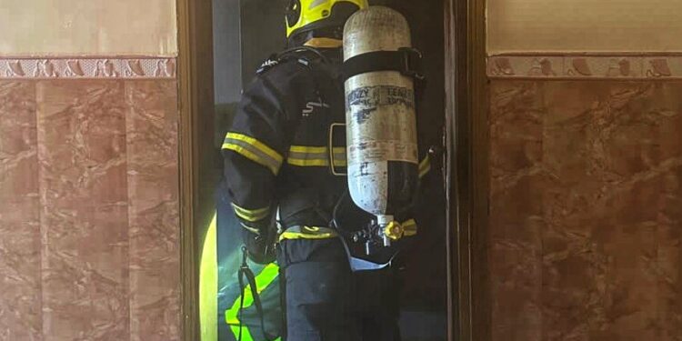 السيطرة على حريق شب بمنزل في بهلاء