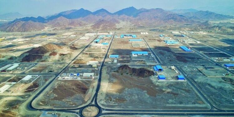 هيئة البيئة تصدر بيانًا حول الحريق الحاصل في منطقة سمائل الصناعية