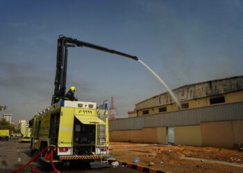 السيطرة على حريق شب في شركة بالرسيل الصناعية