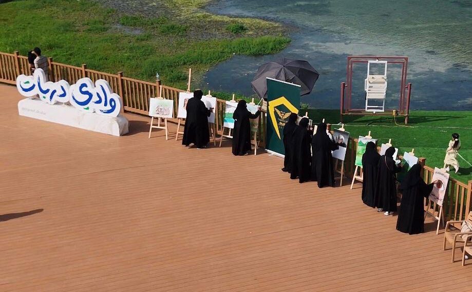 تحت عنوان “طاقة تُلهمنا” نادي طاقة ينظم فعالية في رسم الطبيعة بمحافظة ظفار 1 تحت عنوان “طاقة تُلهمنا” نادي طاقة ينظم فعالية في رسم الطبيعة بمحافظة ظفار