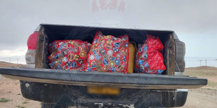 ضبط شخص حاول تهريب 250 رزمة من مخدر القات في ظفار