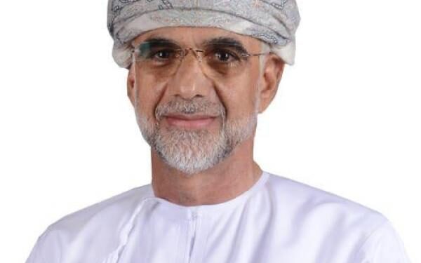 الراحل أحمد بن يوسف الحارثي.. مهنية في أداء العمل