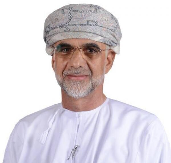 الراحل أحمد بن يوسف الحارثي.. مهنية في أداء العمل