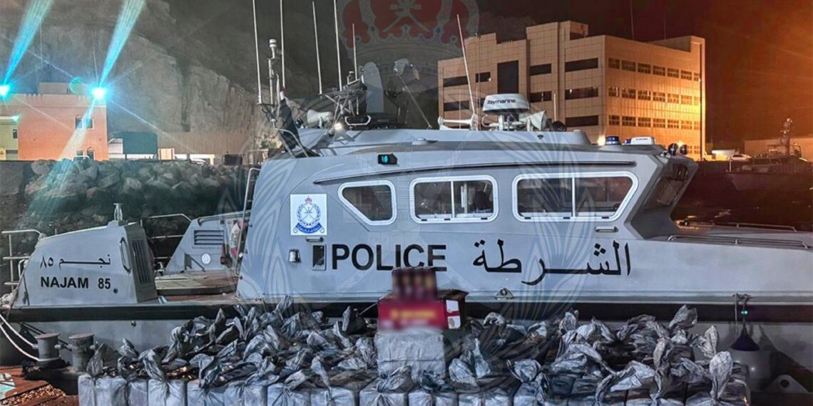 ضبط 6 آسويين حاولوا تهريب كميات كبيرة من المشروبات الكحولية بمسندم