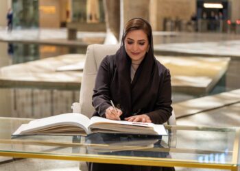 السّيدة الجليلة حرم جلالة السّلطان المعظّم تهنّئ طلبة دبلوم التعليم العام